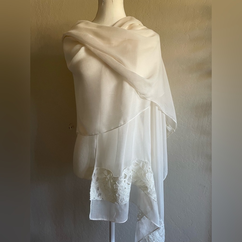 Soft white wrap - Picture 7 of 7